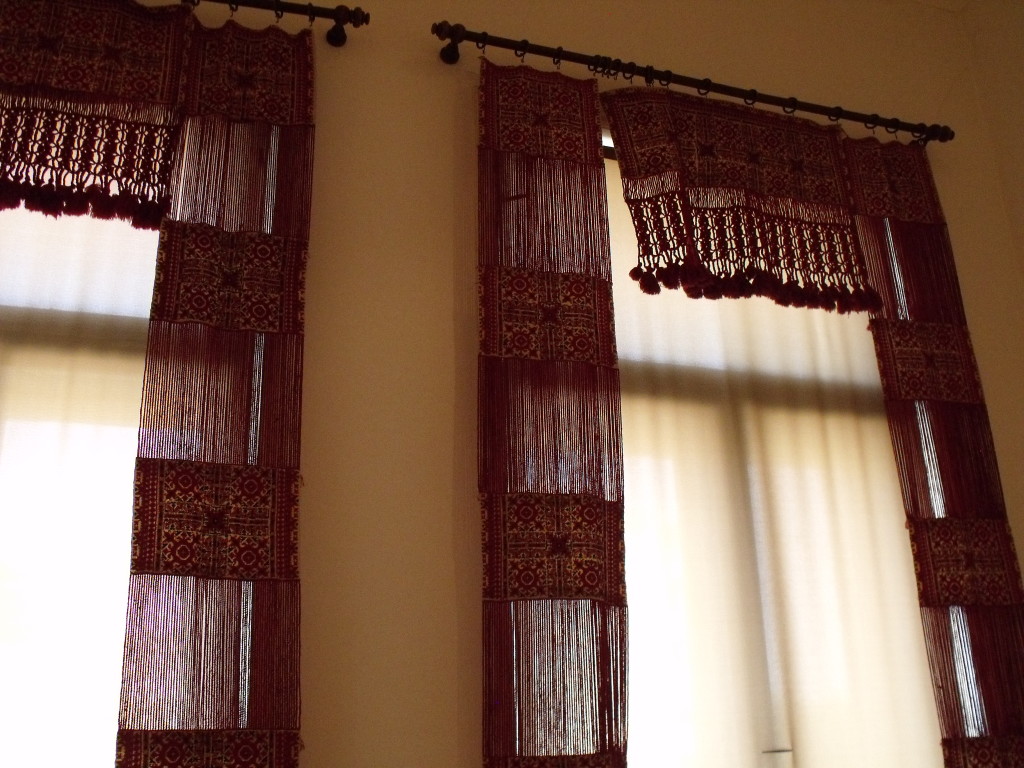 Curtains in the ethnographic display