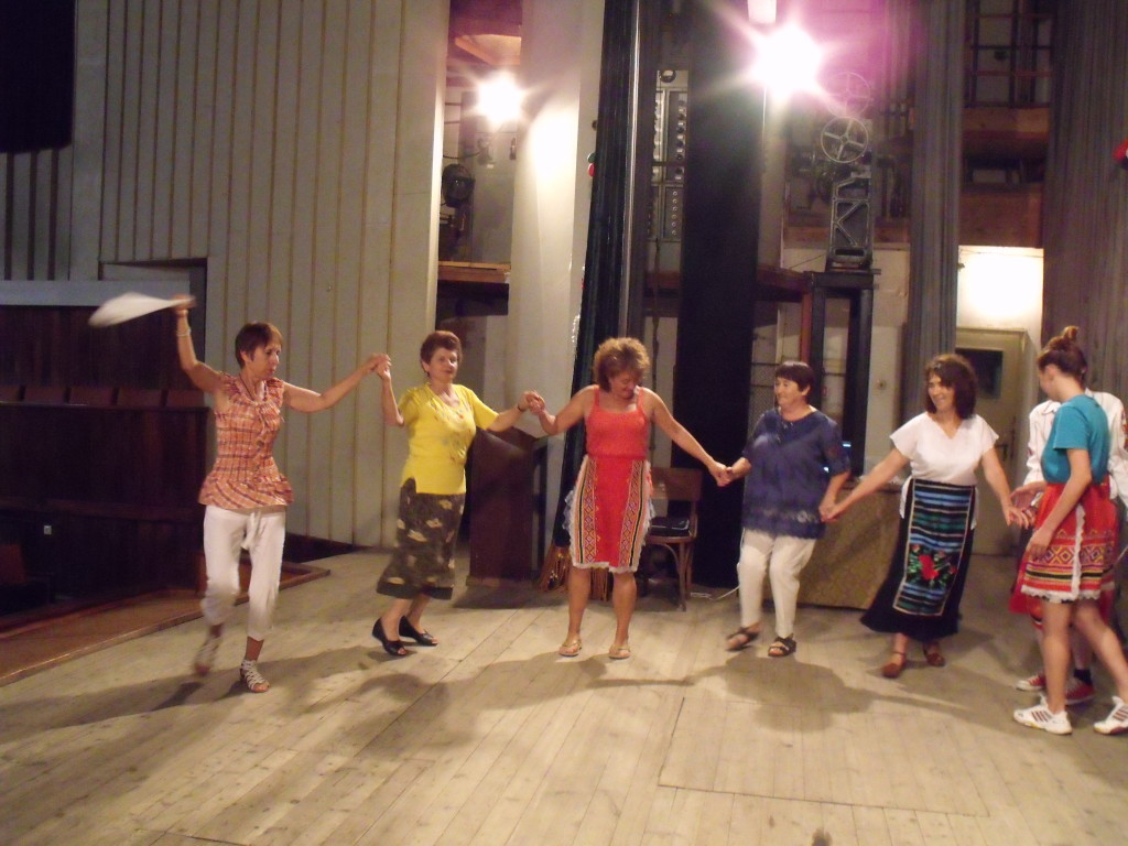 The local ladies and Velis demonstrating the traditional dancing