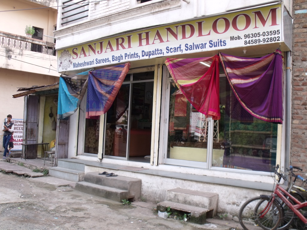 One of the many handloom shops in Maheshwar