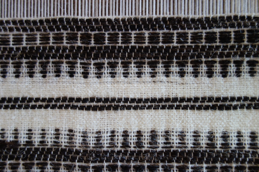 Close up of the patterns created using the varach - the first row (nearest to the lense) is created by lifting the first wooden stick every time, then there are two rows of lath and then popti